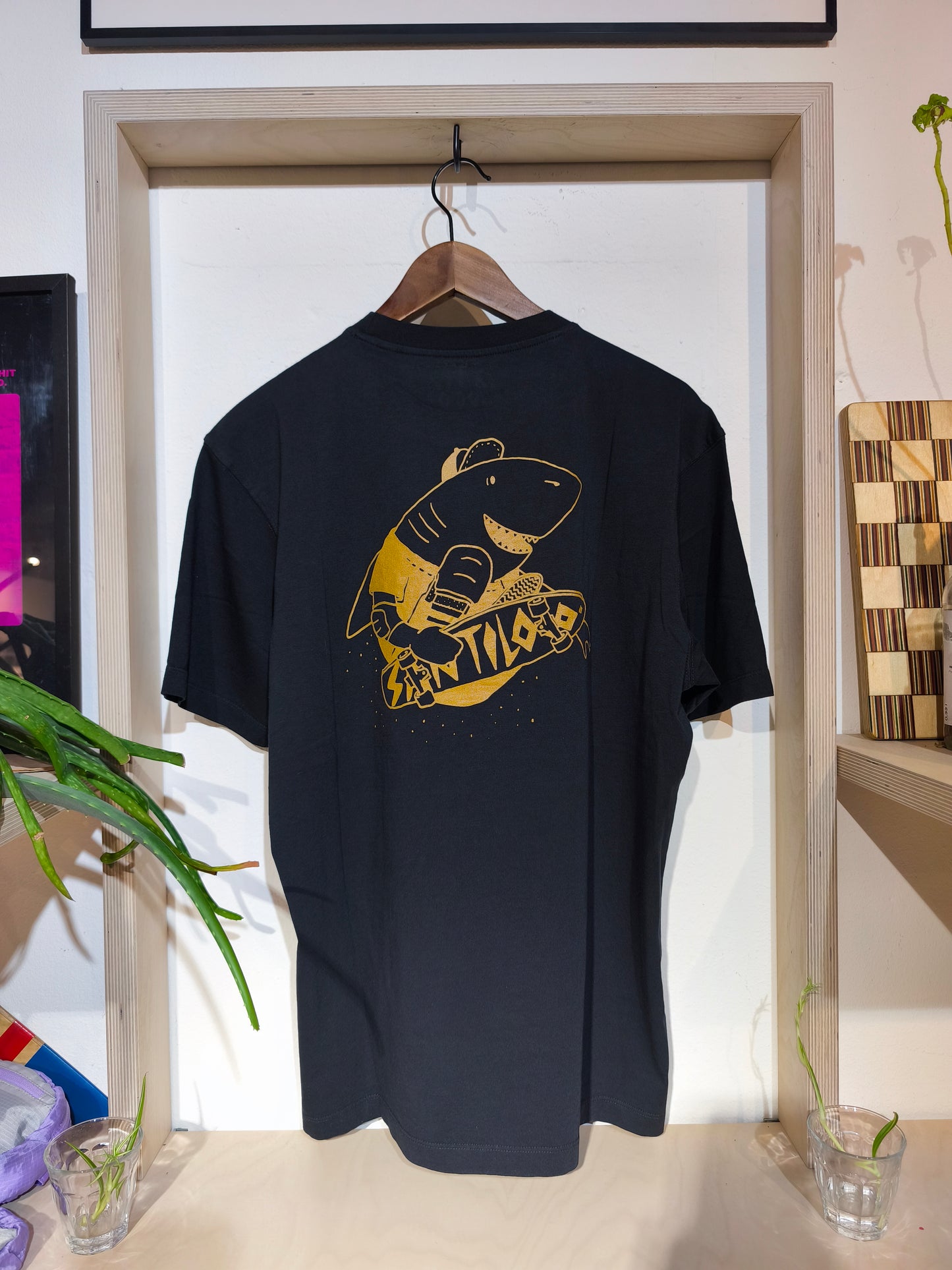 SantoLoco Skate Hai T-Shirt