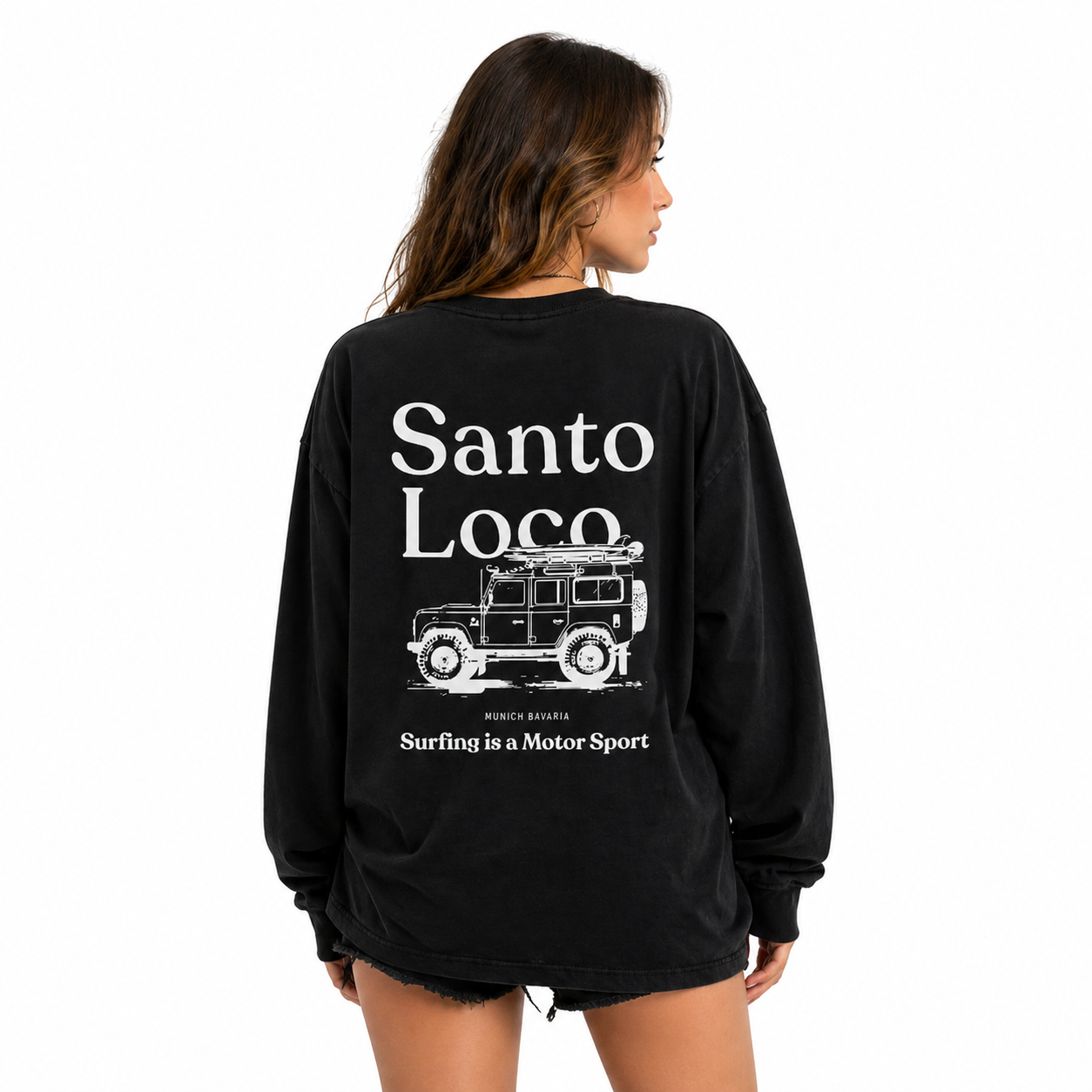 SantoLoco Munich Surfing é uma t-shirt preta de manga comprida para automobilismo.
